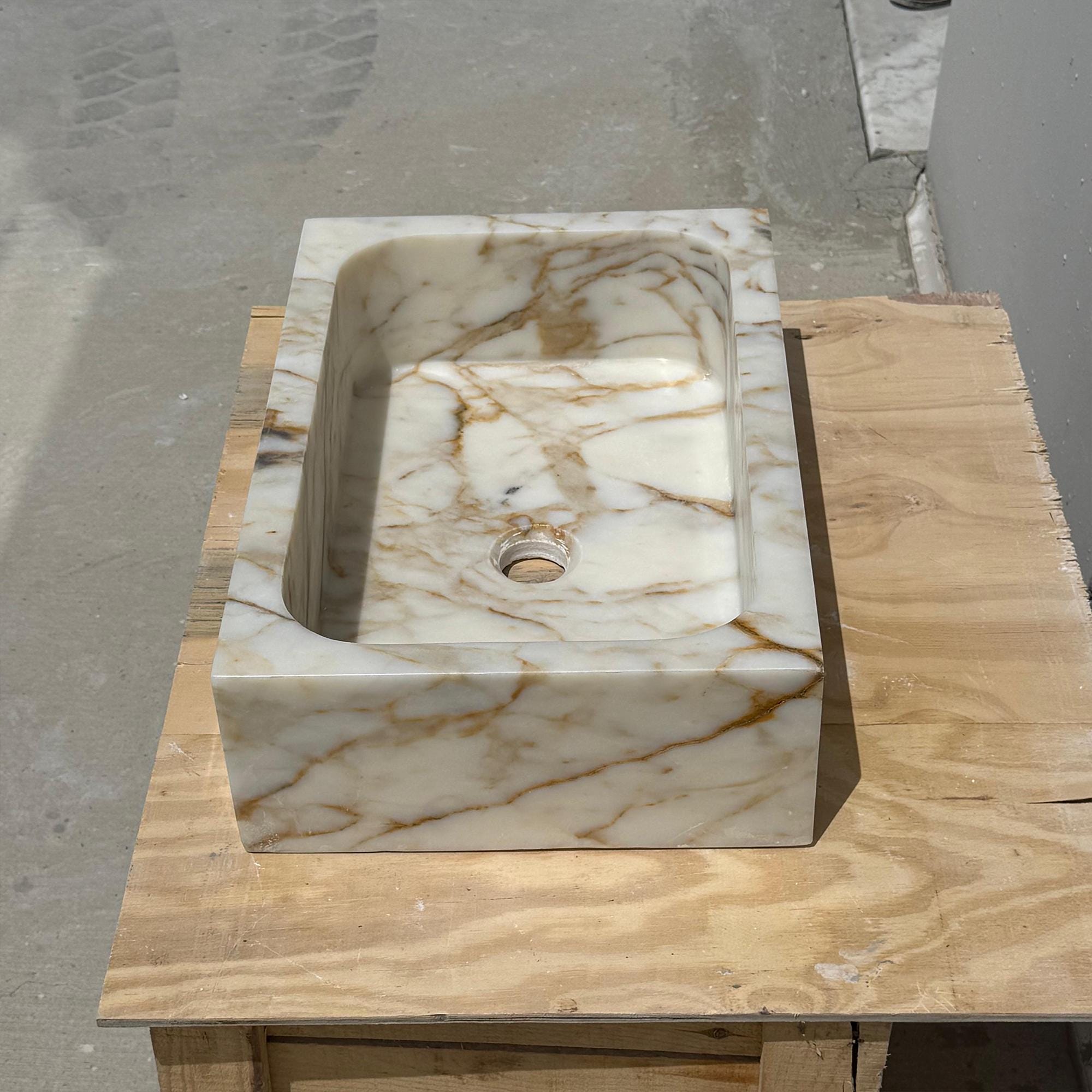Rectangular Calacatta Gold basin with elegant creamy finish